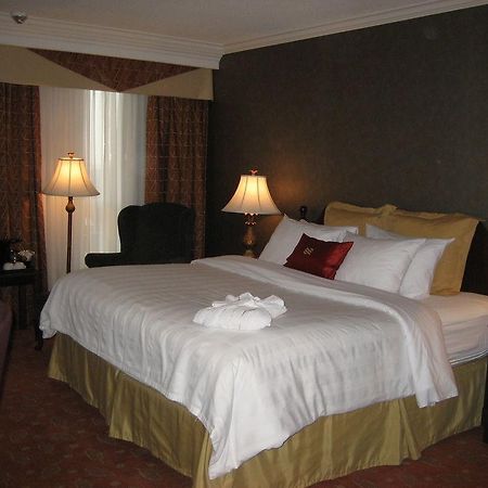 Hamilton Plaza Hotel And Conference Center Pokoj fotografie